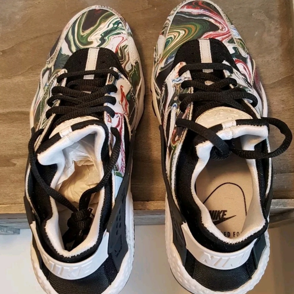 Women's Nike huarache Marble Pack size 12